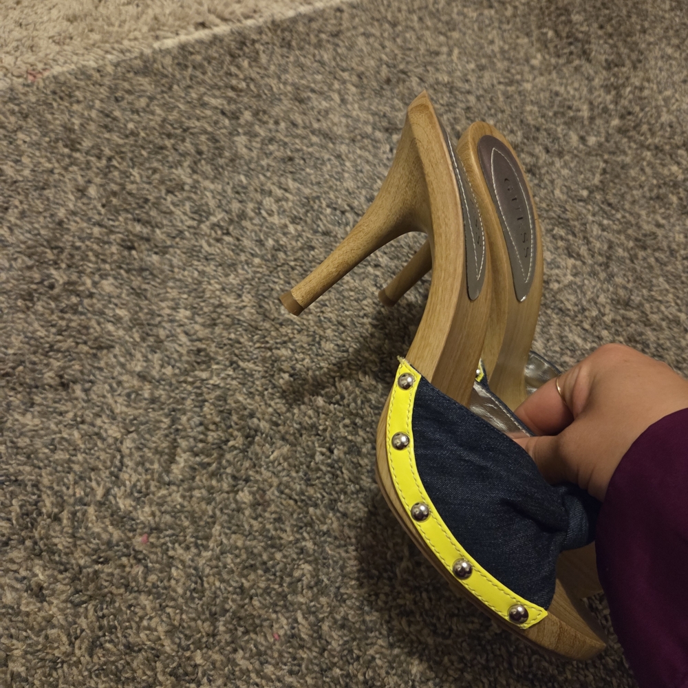 Vintage Guess Navy and Wood Mules - Picture 3 of 3